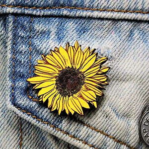 ��`���̂Ђ܂��u���[�` 3 �p�b�N ����̖ؐ��T���t�����[�s�� x3 Telestic Design Three Pack of Hand ted Sunflower Brooches x3 Handmade Wood Sun Flower Pins