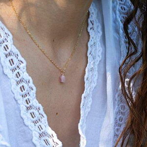 14K S[htBh̏Ȑ[YNH[c΃y_glbNX - 16 C`̃`F[A2 C`̃GNXe_[t - 1 ̒a Luna Tide Tiny raw rose quartz gemstone pendant necklace in 1