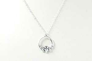 �N���_ �����O �y���_���g �l�b�N���X Whimsy Gift Shop Claddagh Ring Pendant Necklace