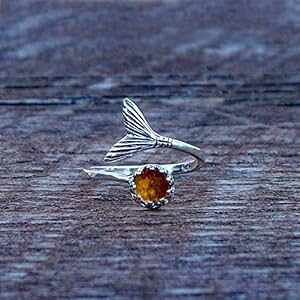 TCNꂽBe[WߕY}[ChOiX^[OVo[j Bottled Up Designs Recycled Vintage Amber Bleach Jug Mermaid Ring in Sterling Silver