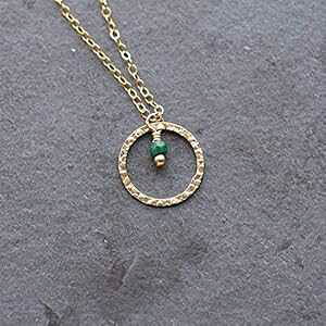�G�������h�O���[���̕�΃S�[���h�t�B���h�T�[�N���y���_���g�W���G���[�M�t�g�����p 16 �C���` Designed by Stacey Jewelry, LLC Emerald Green Gemstone Gold Filled Circle Pendant Jewelry Gift for Women 16 inches