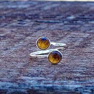 TCNꂽBe[WߕYn}[X^[OVo[߉\ȃoCpXO Bottled Up Designs Recycled Vintage Amber Bleach Jug Hammered Sterling Silver Adjustable Bypass Ring