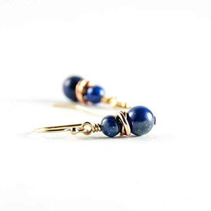 �����ȃ��s�X���Y���̃_���O���C�������O�A���A�S�[���h Simple Graces Jewelry Small Lapis Lazuli Dangle Earrings with Copper, Gold