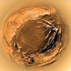Posterazzi �^�C�^���\�ʂ̋���r���[ �|�X�^�[ �v�����g�A(28 x 28) Posterazzi Fish-eye View of Titan's Surface Poster Print, (28 x 28)
