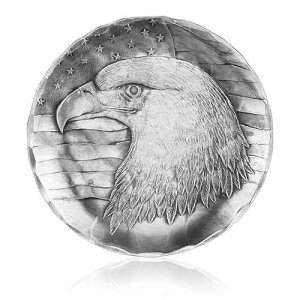 Wendell August Spirit of America �R�[�X�^�[�A�A���~�j�E���A��ł��A���~�j�E���A�e�[�u���g�b�v�����S�ɕۂA4.5 �C���`�̃��E���h�R�[�X�^�[ Wendell August Spirit of America Coaster, Aluminum, Hand-hammered Al