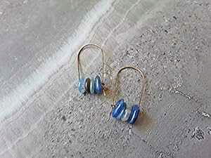 �u���[ �J�C���i�C�g ���_�� �t�[�v �C�������O �� Curious Creations Blue Kyanite Modern Hoop Earrings Copper