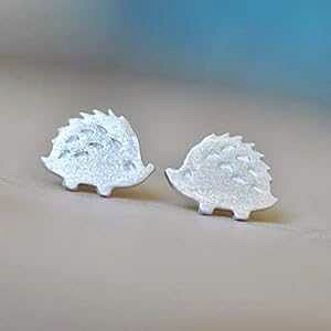 �X�^�[�����O�V���o�[ 925 �̈��炵���n���l�Y�~�̃C�������O Jamber Jewels Adorable Hedgehog Earrings in Sterling Silver 925 Jamber Jewels