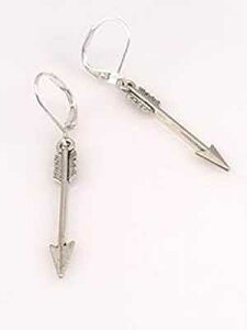 �A���e�B�[�N�s���[�^�[�̖�̃C�������O Ear-Resistables Arrows of Antiqued Pewter Earrings