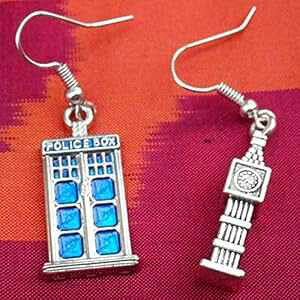 u[ԃ^[fBXƃrbOxv̔Ώ̃COA^CgxI^Ñt[BAMtg Dreamscape Studio Blue Police Box Tardis and Big Ben Clock Tower Asymmetric Earrings, Time Travel Geek whovi