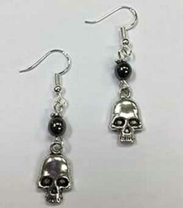 XJ COAnEB[ COAw}^Cg ANZg r[YtAX^[O Vo[ C[C[ Ann Peden Jewelry Skull Earrings, Halloween Earrings, with hematite accent beads, on st