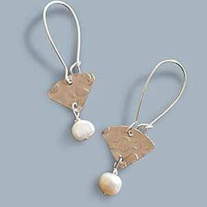 Bettina ̏ȃzCg p[ t@ Vo[g[yʃhbv fB[X CO r[Y Handmade Small White Pearl Fan Silvertone Lightweight Drop Womens Earrings Beads by Bettina