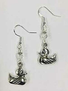 Aq̃COAX^[OVo[̃C[C[ɃNAȃt@ZbgNX^̃ANZgr[YtĂ܂B Ann Peden Jewelry Duck Earrings, with a clear faceted crystal accent bead o