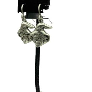 �V���o�[�g�[�� �n���E�B�� �E�B�b�` �w�b�h �`���[�� �_���O�� �C�������O Mama Otter's Tidbits Silvertone Halloween Witch Head Charm Dangle Earrings