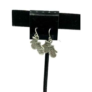�V���o�[�g�[�� �~�g�� �`���[�� �_���O�� �C�������O Mama Otter's Tidbits Silvertone Mittens Charm Dangle Earrings