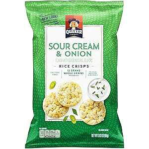 NG[J[CXNXvAT[N[IjIA3.03IX܁A12ipbP[W͈قȂꍇ܂j Quaker Rice Crisps, Sour Cream & Onion, 3.03 oz Bags, 12 Count (Pack May Vary)