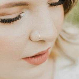 ローズゴールドノーズリングフープ、調節可能な繊細な薄いピアスジュエリー - 24ゲージ 7mm - 9mm 女性用 Ellie J Maui Rose Gold Nose Ring Hoop, Adjustable Delicate Thin Piercing Jewelry - 24 Gauge 7mm - 9mm for Women