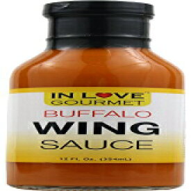インラブグルメバッファローウィングソース12オンスボトルチキンウィングソースパーフェクトバイト付き。 In Love Gourmet Buffalo Wing Sauce 12oz Bottle Chicken Wing Sauce with Perfect Bite.