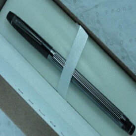 クロスメイドインUSAエリートアールデコメトロポリスジェットブラックセレクティップローラーボールペン A.T. Cross Cross Made in USA Elite Art Deco Metropolis Jet Black Selectip Rollerball Pen