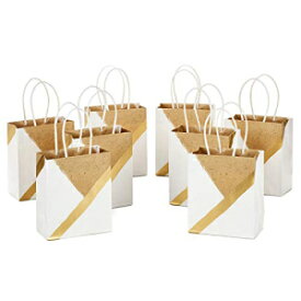 Hallmark 6インチ 小さな紙ギフトバッグ - ホワイトとクラフト (誕生日、結婚式、クリスマス、ハヌカ、ベビーシャワー、ブライダルシャワーなどに8個パック) Hallmark 6" Small Paper Gift Bags - White and Kraft (Pack of 8 for Birthdays, Wedd