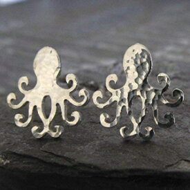 タコのスタッドピアスは、スターリングシルバーのハンマーポストジュエリーを磨きました。アメリカで手作り。 Poseidon's Booty Octopus stud earrings polished sterling silver hammered post jewelry. Handmade in the USA.