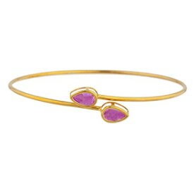 14Kゴールド製ピンクサファイアペアベゼルバングルブレスレット Elizabeth Jewelry 14Kt Gold Created Pink Sapphire Pear Bezel Bangle Bracelet