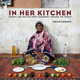 洋書 In Her Kitchen: Stories and Recipes from Grandmas Around the World