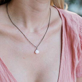 小さなピンクのペルー産オパール ティアドロップ ネックレス、ブロンズ - 10月の誕生石 Tiny Pink Peruvian Opal Teardrop Necklace in Bronze - October Birthstone
