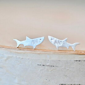 スターリングシルバーのシャークスタッドピアス - Jamber Jewels Shark Stud Earrings in Sterling Silver - Jamber Jewels