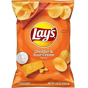 Lay's |eg`bvXA`F_[ & T[N[̃XibNA7.75 IX obO Lay's Potato Chips, Cheddar & Sour Cream Flavored Snacks, 7.75oz Bag