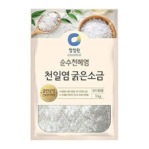 Chung Jung One ؍Yv~AVReCAV̕΁AL`ЂpA1kgA(2.2|h) 1pbN Chung Jung One Korean Premium Natural Coarse Sea Salt for Kimchi Brining, the Jewel of Sinan Island, 1kg, (2.2lbs) 1 Pack