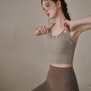 【送料無料】ヨガウェア レディース トップス タンクトップ パッド付き ラウンドネック ノースリーブ スポーツウエア トレーニングウェア フィットネス ピラティス ジム ストレッチ フィッ