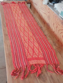 イカット テーブルランナー タペストリー 浮織 パヒクン 織物 ハンドメイド 手織物 インドネシア スンバ