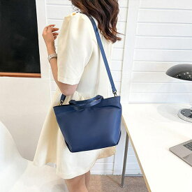 トートバッグ ナイロン 無地 軽量 2way 斜めがけショルダー付き 手持ち 舟形トート ファスナー付き 中身見えない ランチバッグ ポシェット 長財布も入る ショルダー紐長さ調節可能 あす楽 送料無料 ギフト