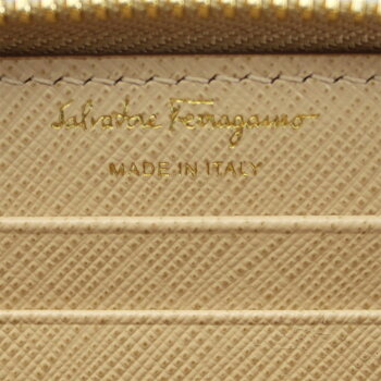 【新品】【FERRAGAMO】フェラガモコインケース小銭入れヴァラ・リボン型押しレザーベージュ系22C770NEWBISQUE