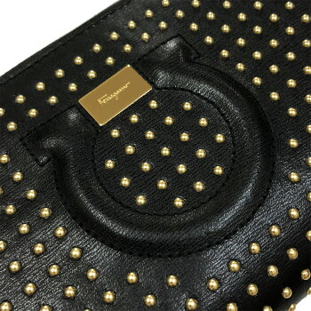 フェラガモ財布ブラック22D592FERRAGAMOラウンドファスナー長財布エンボスガンチーニスタッズレザー22D5920704861日本未入荷