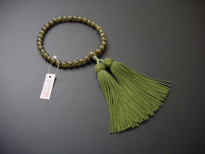 女性用略式数珠 8ミリ 総グリーンガーネット 正絹頭付房 数珠