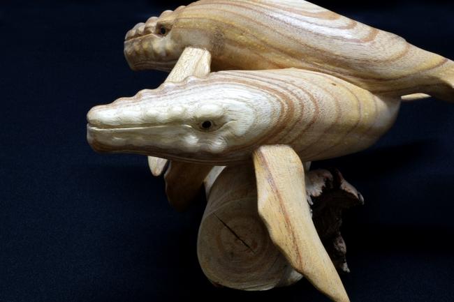 楽天市場工芸品木彫り置物二頭のクジラ木製品 オブジェ 木製