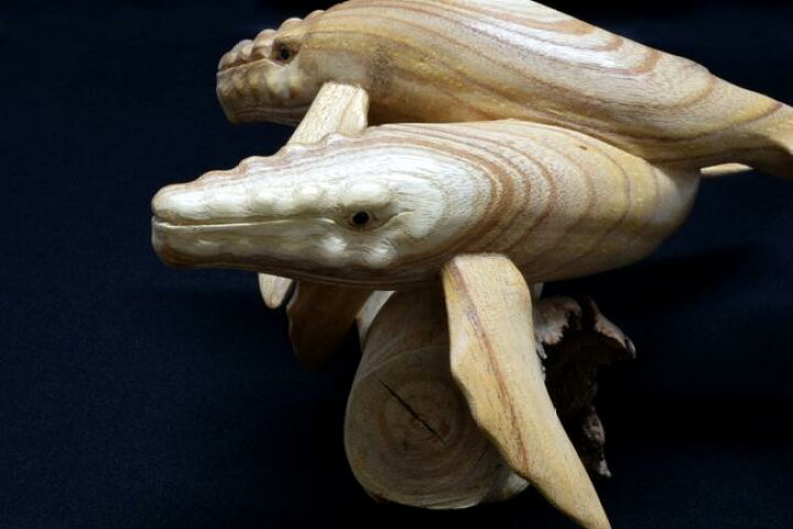 楽天市場】【工芸品】木彫り置物「二頭のクジラ」木製品 オブジェ 木製 
