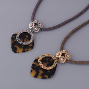 C^A Studio Gi@ׂby_g@lbNX@l@Ԃ@@S[WX@d@Made In Italy