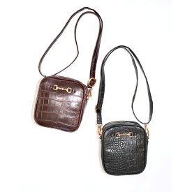 Bit Crocodile Touch Shoulder Bag (brown) レディース バッグ レザーバッグ ショルダーバッグ ボディバッグ 肩掛け 斜め掛け ブラウン　茶色　ゴールド　金　収納多い　スクエアバッグ　ストラップ付属　ポケット多い　カジュアル　ストリート おしゃれ　型押　送料無料