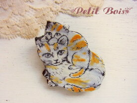 《メール便OK》【Petit Bois　60】親子の縞猫ちゃん 陶製 ブローチ【猫 ネコ ねこ キャット 動物 アニマル 陶芸 アクセサリー ハンドメイド 日本製 プチボア】