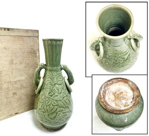 【送料無料】南宋時代 龍泉窯青磁牡丹文不遊環双耳瓶伝世品焼物 歴史唐物 中国古玩唐物入手困難 時代品 骨董古美術(旧家蔵出し) 威龍彩雲通販