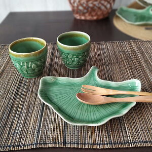 【ポイントUP アジアン バリ】 ジェンガラ リーフ型 皿&湯呑み2個セット グリーン 深緑 バリ ジェンガラケラミック ブランド ブレッド&バタープレート ティーカップ キッチン用品 陶器 お