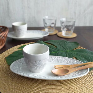 【ポイントUP アジアン バリ】 ジェンガラ 楕円型 皿&カップ セット ライトグレー バリ ジェンガラケラミック 正規品 プレート ティーカップ 湯呑み キッチン用品 食器 陶器 おしゃれ 花柄