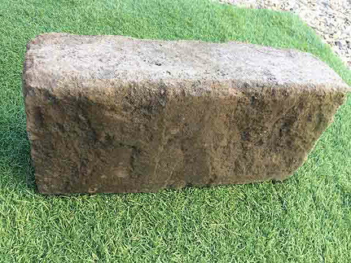 楽天市場 限定 Sale クーポン配布中 アジアン雑貨 インテリア バリ風 クロボカン 自然石 180 380mm 溶岩石 ブロック 石 庭 ガーデン 資材 石材 Diy タイル バリ アジアン エクステリア リフォーム お庭 リゾートホテル 店舗 アジアン バリ雑貨 石材のクプクプ