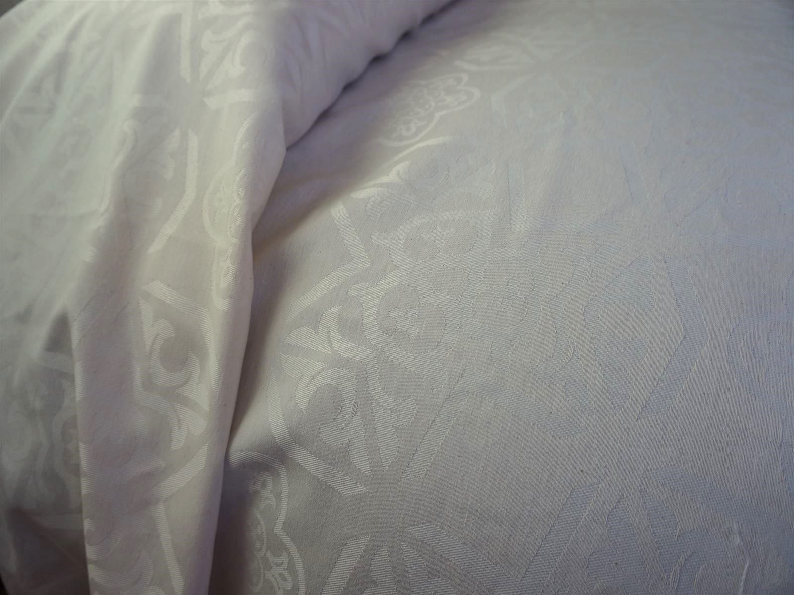 71%OFF!】 スペイン製ジャガード織ベッドカバー アスタナパープル