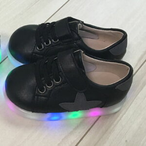 幼稚園 お友達から注目を浴びちゃう おしゃれな充電式の光るスニーカーのおすすめランキング キテミヨ Kitemiyo