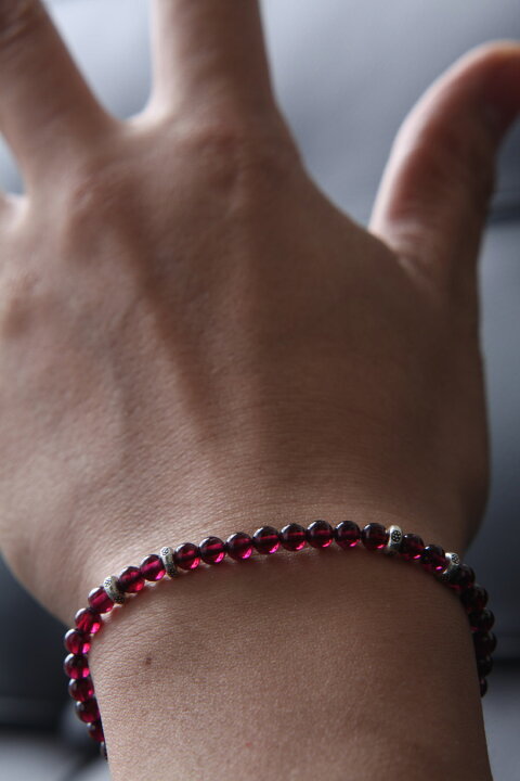 楽天市場】カレン 族 シルバー 深紅の輝き ガーネット ビーズ  