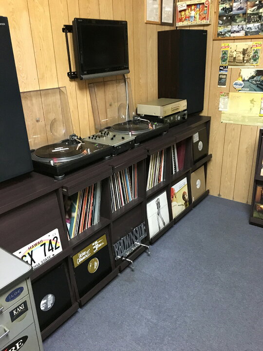 楽天市場 レコードラック ディスプレイラック 本棚 リビング収納 レコード 棚 白 Djブース フラップ扉 収納 Lp 扉付き ラック リビングボード おしゃれ 2段 フラップチェスト 大容量 ホワイト レコード収納 収納棚 Djブース ブラウン 木製 ターンテーブル 台 レコード棚 楽天市場 レコードラック ディスプレイラック 本棚 リビング収納 レコード 棚 白 Djブース フラップ扉 収納 Lp 扉付き ラック リビングボード おしゃれ 2段 フラップチェスト 大容量 ホワイト レコード収納 収納棚 Djブース ブラウン 木製 ターンテーブル 台 レコード棚