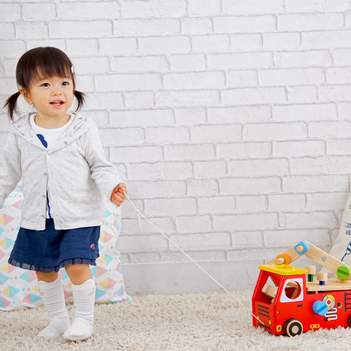 楽天市場 2歳 誕生日 プレゼント 男の子 クリスマスプレゼント 消防車 おもちゃ 木製 知育 玩具 組み立て消防車 積み木 2歳児 誕生日プレゼント 女の子 ラッピング無料 長く使える 木のおもちゃ 二歳 クリスマス パズル プルトイ アイムトイ 1歳半 ３歳 公式ドリーム